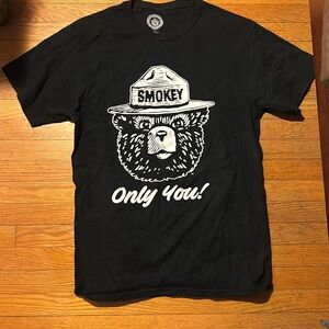 Smokey the bear tahirt